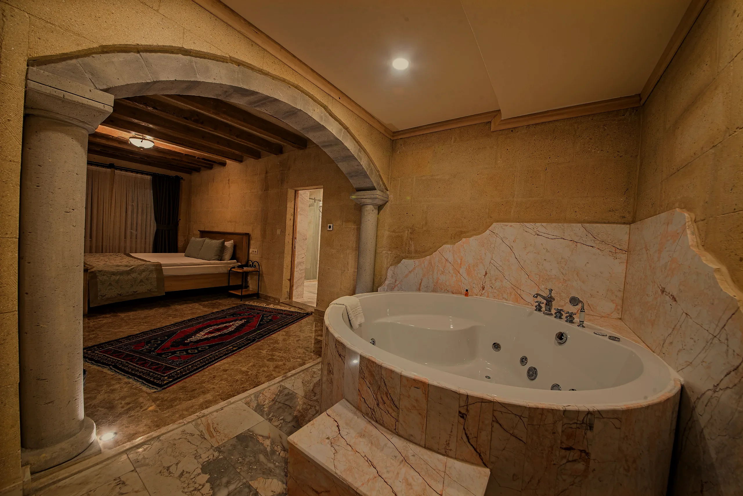 Люкс King 201 и 301 — Cratus Stone Palace, Göreme (2/7)